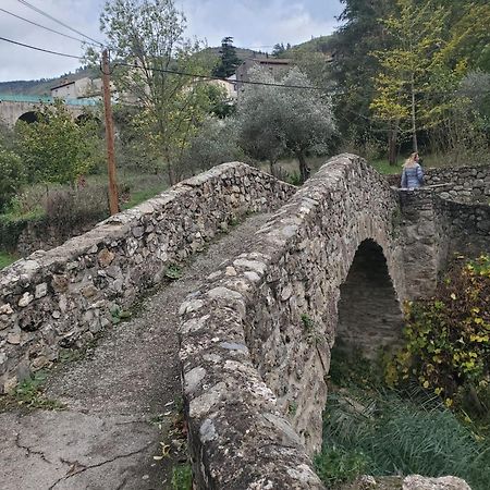Chambre Atypique : La Grotte Bez-et-Esparon Exterior foto